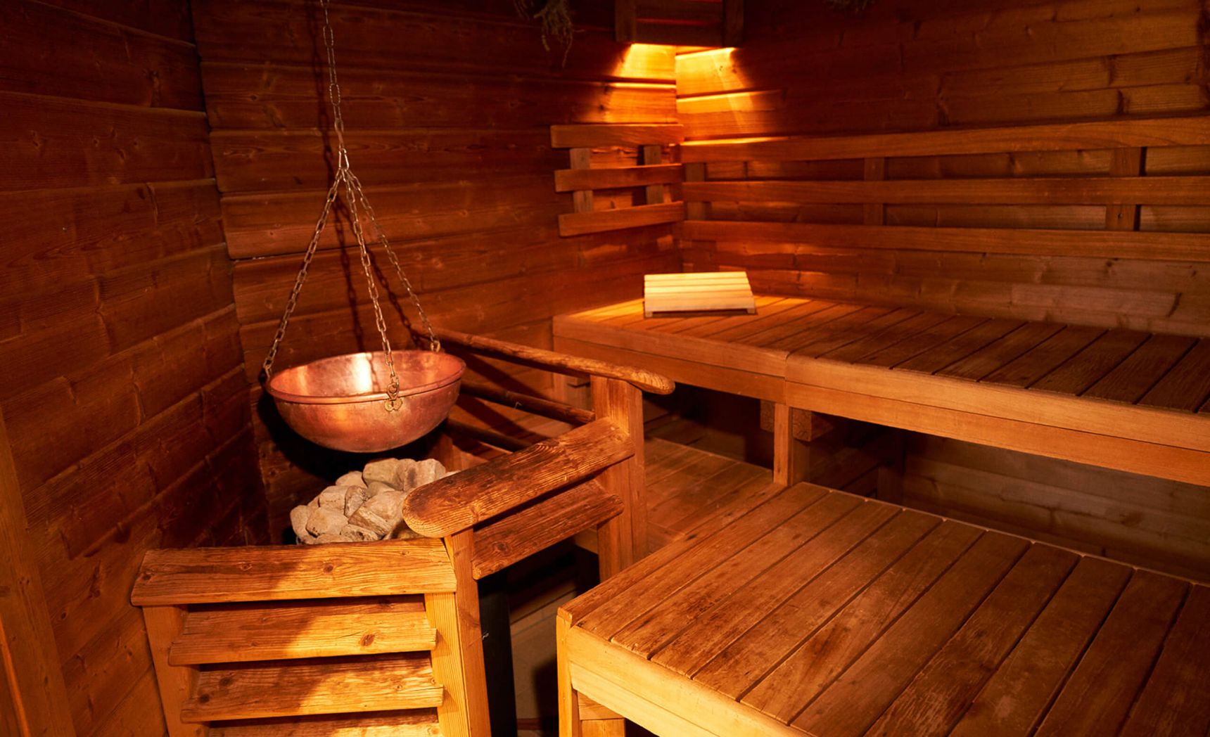 Branquelo faturou mulada na sauna